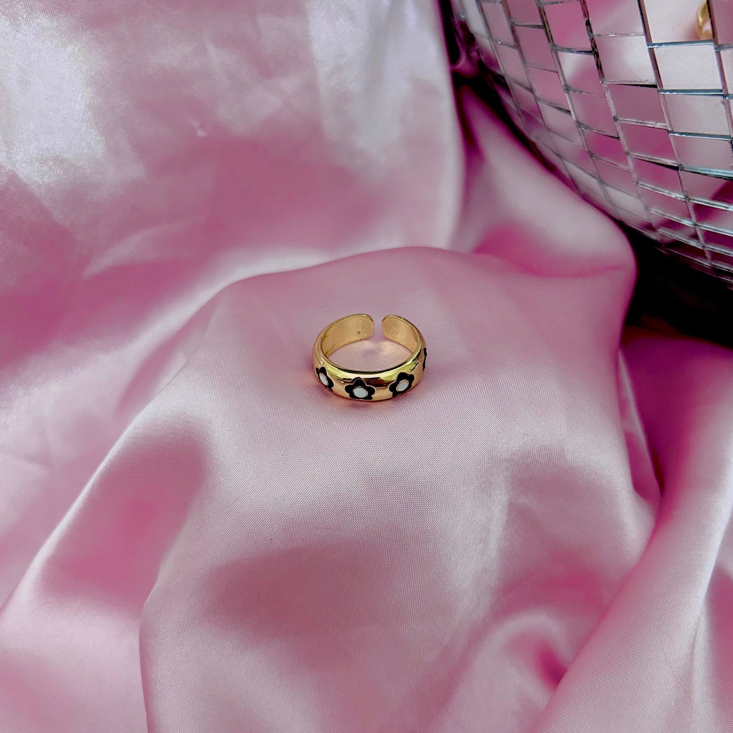 Black Flower Gold Ring