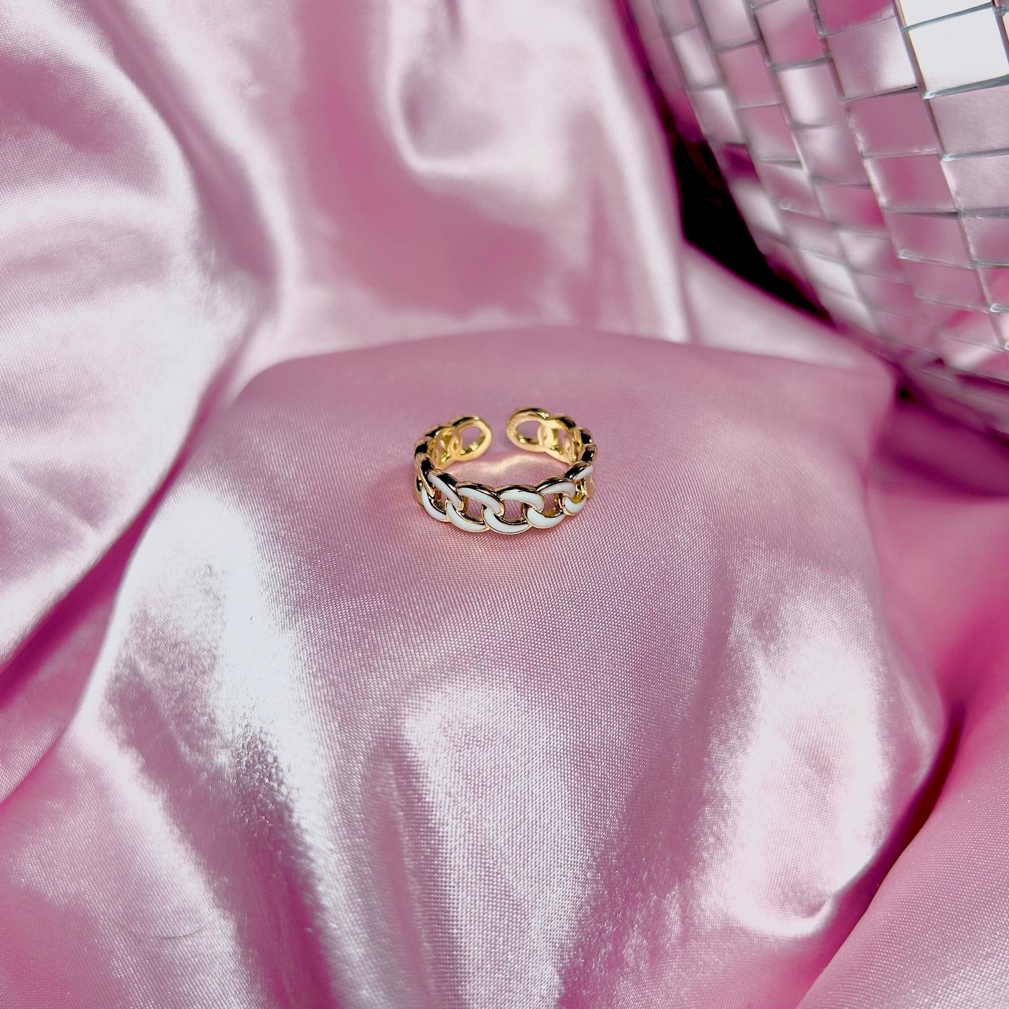 White Curb Chain Ring